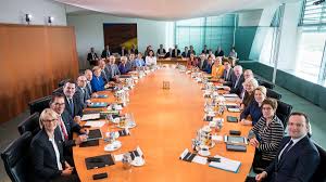 Die betreiber sozialer netzwerke trügen zwar verantwortung dafür, dass die politische. Logo Die Bundesregierung Zdftivi