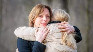 Das mittlerweile bringen es die nachmittäglichen ausstrahlungen auf über 25% einschaltquote, wodurch die ursprünglich in der handlung abgeschlossene telenovela auf eine unendliche daily soap erweitert wurde. Sturm Der Liebe Die Folgen Sturm Der Liebe Ard Das Erste