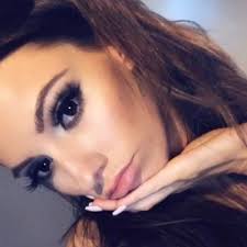 Ella Vega (@ellavegax)