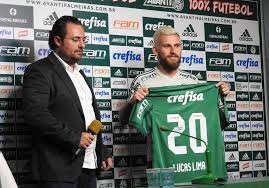 Apesar dos recentes rumores de uma possível negociação envolvendo lucas lima, o palmeiras não recebeu nenhuma proposta oficial pelo meia de 30 anos. Lucas Lima Ganha Camisa 20 Do Palmeiras Wscom