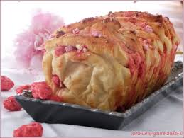 Variations Gourmandes Brioche A Effeuiller Aux Pralines Pour Voir La Vie En Rose Pull Apart Bread With Pralines Recettes De Cuisine Brioche Alimentation