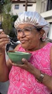 Tbt @carlinhos ♥️✨, Vamos rever alguns momentos de dias atrás., Aqui, dona  Maria estava fiscalizando o jardim da casa de SP. 😂