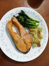 2 sudu butter 3 ulas bawang putih sebiji lemon garam black pepper. Menu Berbuka Mudah Salmon Goreng Potato Bijan Dan Stir Fry Vege