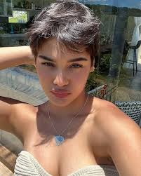 🥰🧑🏻‍🎤𝗔𝗬𝗘 𝗔𝗟𝗙𝗢𝗡𝗭𝗢 se despide de un exelente 2024 con sesión de  fotos 😘😍 ❤️Cerro un magnífico año 2024 consiguiendo el #reconocimiento  #internacional 🗣️Todo gracias al gran cariño del público que le dio