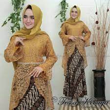 Contoh tema acara outbound untuk karyawan perusahaan agar dapat berkesan dan mendapatkan sebuah hasil acara yang dapat berguna untuk seluruh karyawan ketika dalam pelaksanaan pekerjaan atau. Kebaya Warna Cream Gold