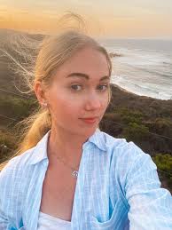 Hello. Cleaning, regular as well as moving 💫