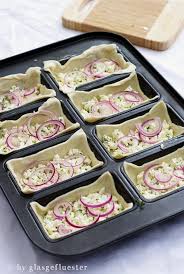 So Schippern Wir In Das Wohl Verdiente Wochenende Auf Knusprigen Fetaschiffchen Rezepte Kleines Essen Essen Und Trinken