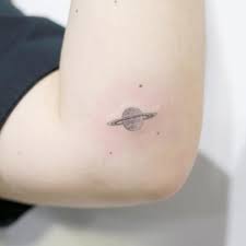 Amazing Single Needle Tattoo With South Korean Style By Tattooist Doy Funpalstudio Illustrations En Small Feminine Tattoos Feminine Tattoos Tattoos For Women