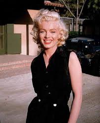 Scegli la consegna gratis per riparmiare di più. I Vestiti Dovrebbero Essere Abbastanza Frasi E Citazioni Di Marilyn Monroe Facebook