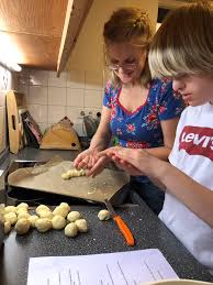 Felicitas woll was born on january 20, 1980 in harbshausen, hessen, germany. Blog Henri Mittendrin