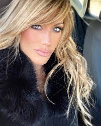 Sandra Beas's Instagram, Twitter & Facebook