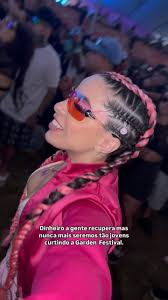 Feel this moment.🤎✨