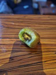 do you eat a kiwi with or without the skin : r/CasualUK