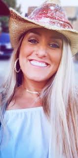 Taylor Dee Takes Listeners