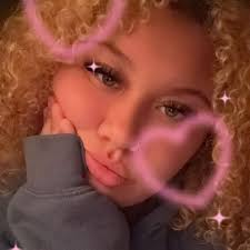 Is anyone renting a room to a young girl in Dunedin?