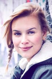Ale jejich idylka byla přerušena zprávami, které k nim přišly z domova! Patricie Pagacova Movies Age Biography