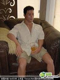 Dengan memasukan koin, muncul gambar lelaki dan mengucapkan sesuatu dengan tulisan muncul di layar tv mini itu menyapa orang yang memasukan uang tersebut. Gambar Patung Lelaki Handsome Dicipta Untuk Wanita Yang Kesepian Sekamarrindu2009 S Blog