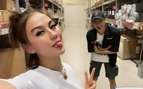 Umbar Foto 'Aib' Agnez Mo, Caption Adam Rosyadi Malah Bikin Pacar Gak Jadi  Marah