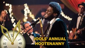 Proud mum of 5 ❤️ designer of @littlebirdbyjoolsoliver www.next.co.uk/search?w=jools+oliver. Michael Kiwanuka Lean On Me Jools Annual Hootenanny 2020 21 Youtube