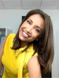 Smiling because it's almost the weekend 😁 How was your day today?! Ps. If  you haven't yet