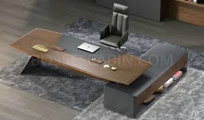 Director S Table In Rich Walnut Veneer Office Tables Online Boss Scabin Luxury Office Furniture Office Table Office Table Design
