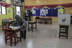 Perebutan kerusi sama ada parilimen dan dewan undangan negeri adalah bagi tujuan merebut mandat pemerintahan negara dan negeri. Calon Pru 14 Pilihanraya Barisan Nasional Bn Dan Ph