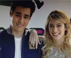 Hoy les traigo esta entrada con un rumor muy posible se trata nada mas y nada menos que de jorge blanco y tini stoessel mmmm estos 2 no solo están juntos en la serie de violetta al parecer están también en la vida real según varias fotos fuera de escena que creen ustedes? Violetta 3 Image 2121019 On Favim Com
