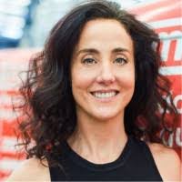 Leslie Ribeiro's Instagram, Twitter & Facebook