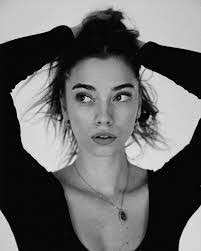 Vanessa Berg's Instagram, Twitter & Facebook