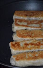 Crepes Feuilletees Farcies A La Viande Hachee En 2020 Avec Images Kesra Recette Recettes De Cuisine Idee Recette Ramadan