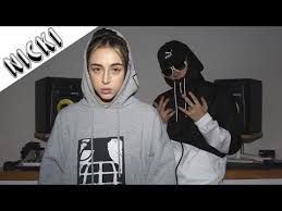 Nicki nicole habla de khea y su tema con tinitrueno habla de mamichula y las imágenes. Bizarrap Nicki Nicole Bzrp Music Sessions 13 Text Songtextes De