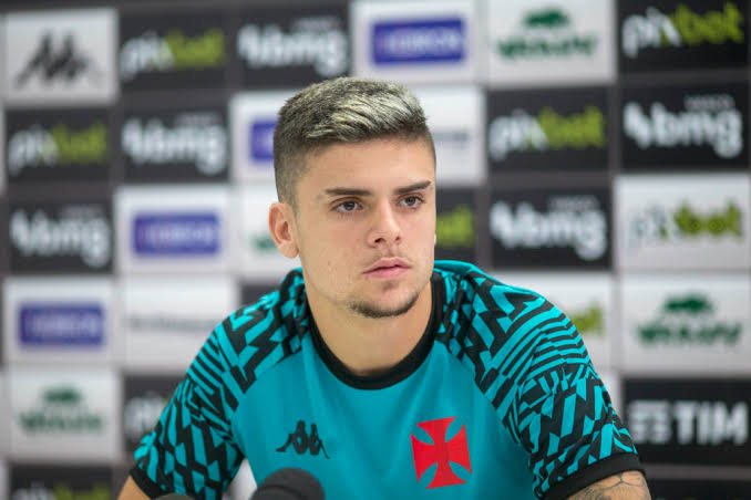 Gabriel Pec é esperado em Belo Horizonte para assinar com o Cruzeiro