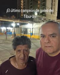 Jorge Alberto Comas Romero, uno de los dos auténticos ídolos de la afición  del Veracruz, el otro es Luis “Pirata” Fuente. Campeón de goleo con 26  tantos en la temporada 89-90 e