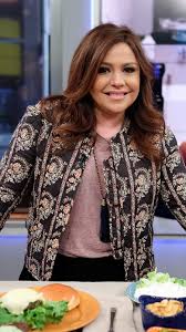 Celebrity Chef Rachel Ray Rachelray Celebchef Hollywood In 2020 Celebrity Chefs Rachael Ray Nachos Recipe
