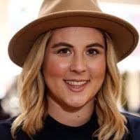 Julie Lakin's Instagram, Twitter & Facebook