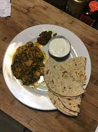 Simple Dinner Murg Palak Pickle Curd Roti Food Easy Dinner Indian Food Recipes