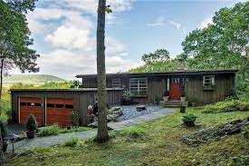 We offer women's clothing, accessories, jewelry, and home décor. Real Estate Lakeville Ct Eh3697 Elyse Harney Real Estate