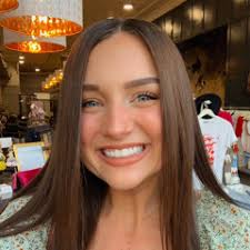 Emily Estes's Instagram, Twitter & Facebook