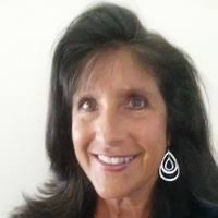 Lisa Doerfler's Instagram, Twitter & Facebook