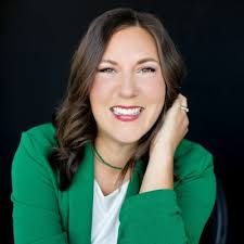 I've read this tweet 20 times over last few hours. I feel like I agree  wholeheartedly. Building deeper relationships is the key. But, I can see  value in having a large network