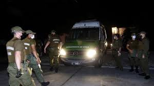 Durante la noche del sábado, aproximadamente a las 22:15 horas, carabineros frustró un intento de parricidio de un hombre de 43 años en contra de su madre de 82 años en la comuna de san bernando, región metropolitana. Indagan Parricidio En San Bernardo Padre Habria Matado A Sus Hijas De 11 Y 3 Anos En Cancha