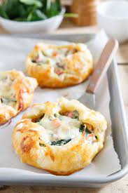Mini Ham Cheese And Spinach Breakfast Pies Running To The Kitchen Best Brunch Recipes Breakfast Dishes Breakfast Brunch Recipes