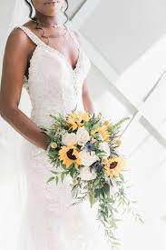 Dusty miller, fever few, wax flower, scabiosa, solidago, chamomile, queen anne's lace 42 brilliant sunflower wedding bouquets for happy wedding. 25 Sunflower Wedding Ideas For Your Rustic Wedding