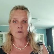 Laura Pitz's Instagram, Twitter & Facebook