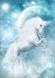It looks like a pony with one long, single and white horn on its head. Einhorn Unicorn And Fairies Unicorn Pictures Unicorn Drawing