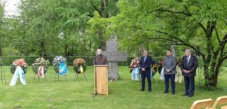 У ці дні важливо згадати тих борців, які воювали заради звільнення українських територій від загарбників, та увічнити пам'ять про загиблих воїнів і жертв. Zahodi Genkonsulstva Ukrayini V Myunheni Do Dnya Peremogi Nad Nacizmom U Drugij Svitovij Vijni Ta Dnya Pam Yati I Primirennya Generalne Konsulstvo Ukrayini V Myunheni
