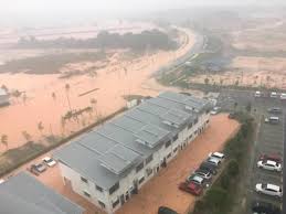 Flash floods caused by hours of torrential rain killed at least five people in malaysia and the military deployed on sunday to help rescue displaced people, reuters reports. Flash Floods In Cyberjaya