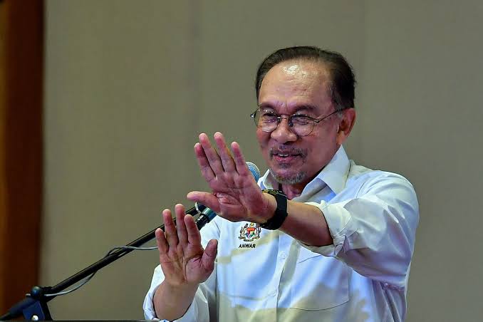 PM Anwar: Change the govt the legal way, don't undermine the Constitution |  Borneo Post Online