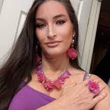 Brandee Bell's Instagram, Twitter & Facebook