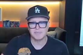 Mark allan hoppus (born march 15, 1972) is an american rock musician. Oe09vymf0vre3m